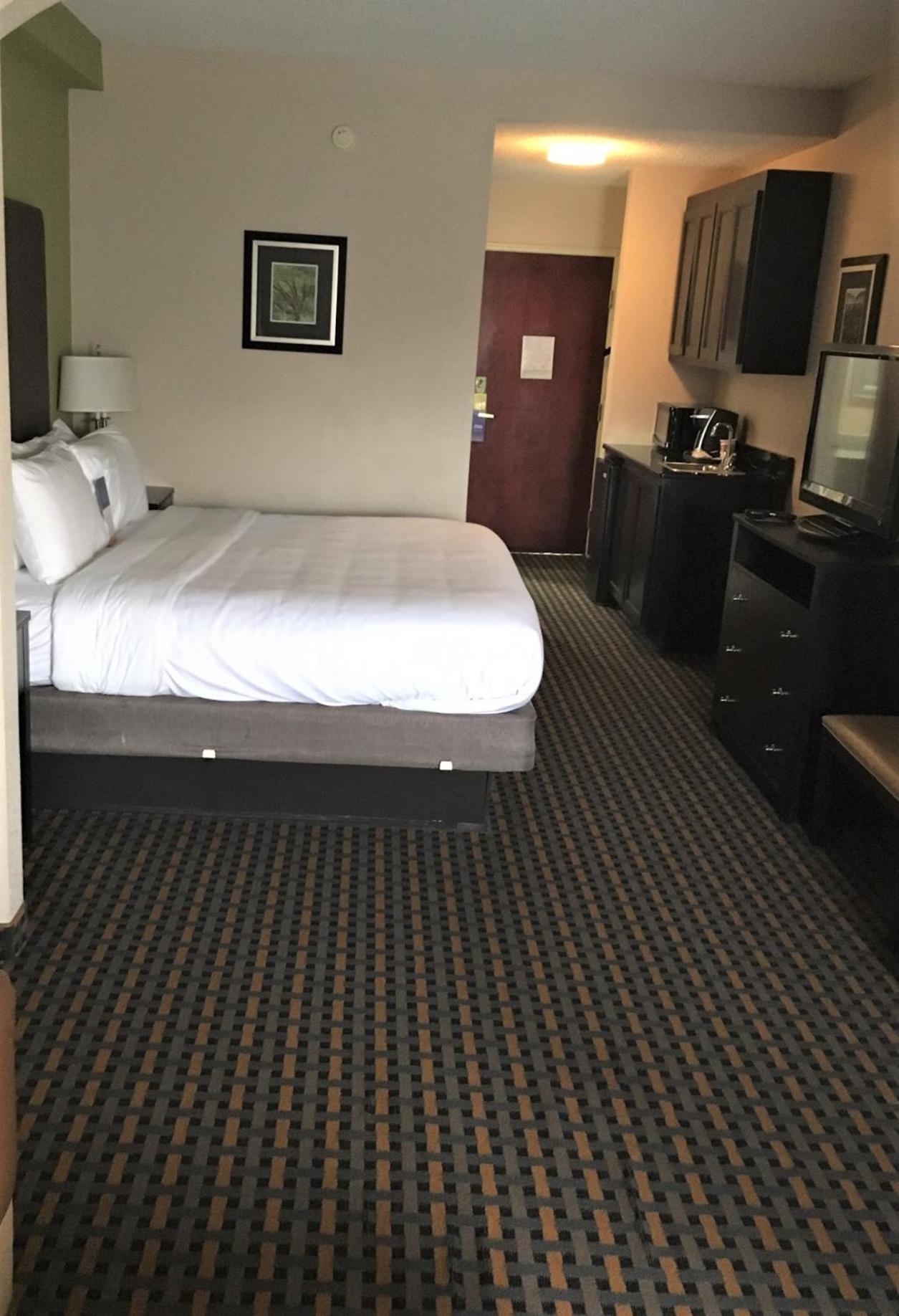 King Room with Sofa Bed - Non-Smoking