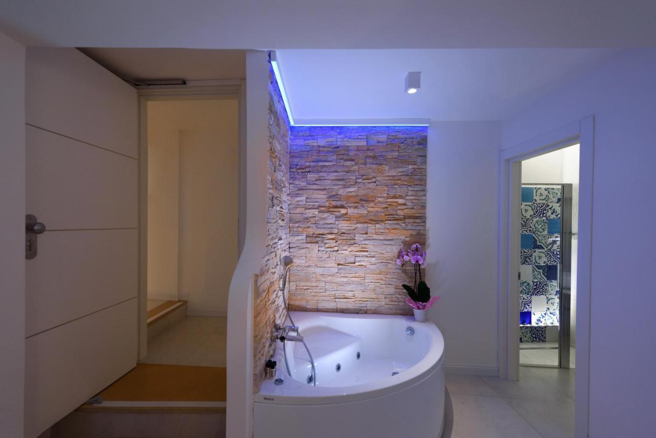 Deluxe Double Room with Private Jacuzzi
