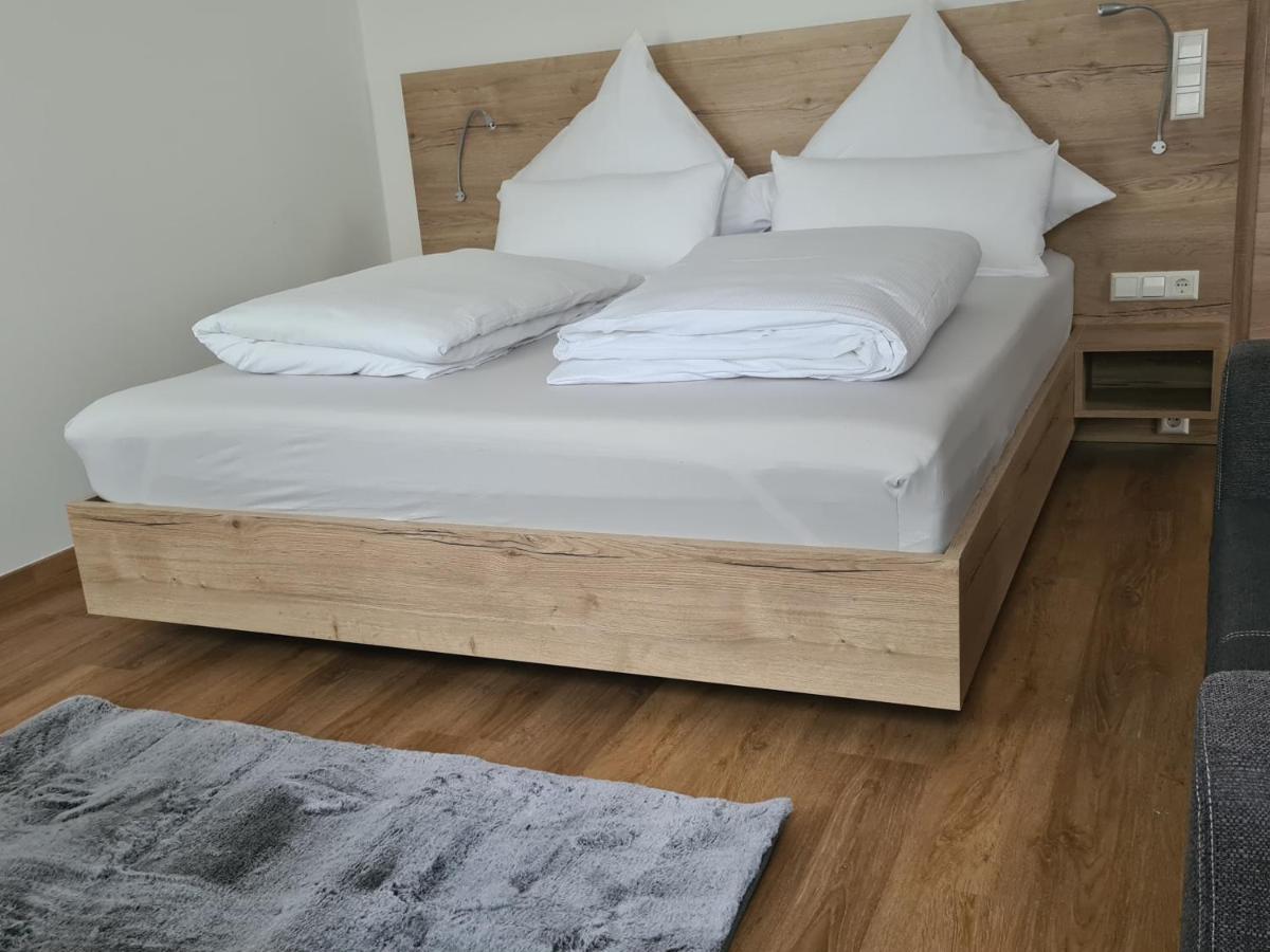 Studio Apartment,1388090705:JPEG