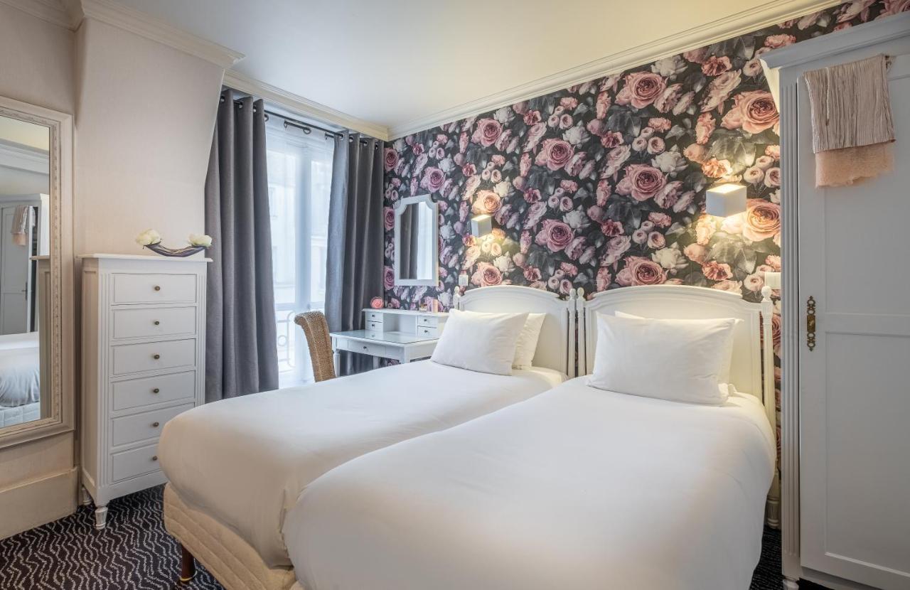 Quarto Grande com 2 Camas de Solteiro