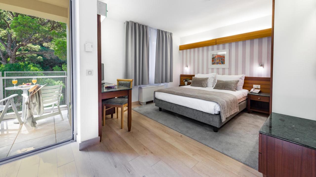Quarto Duplo com Varanda e Vista para o Parque