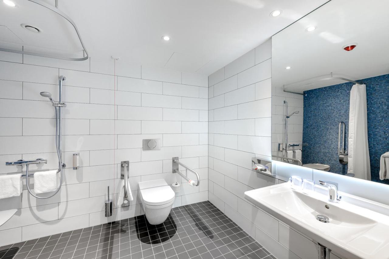 Standard Queen Room - Accessible