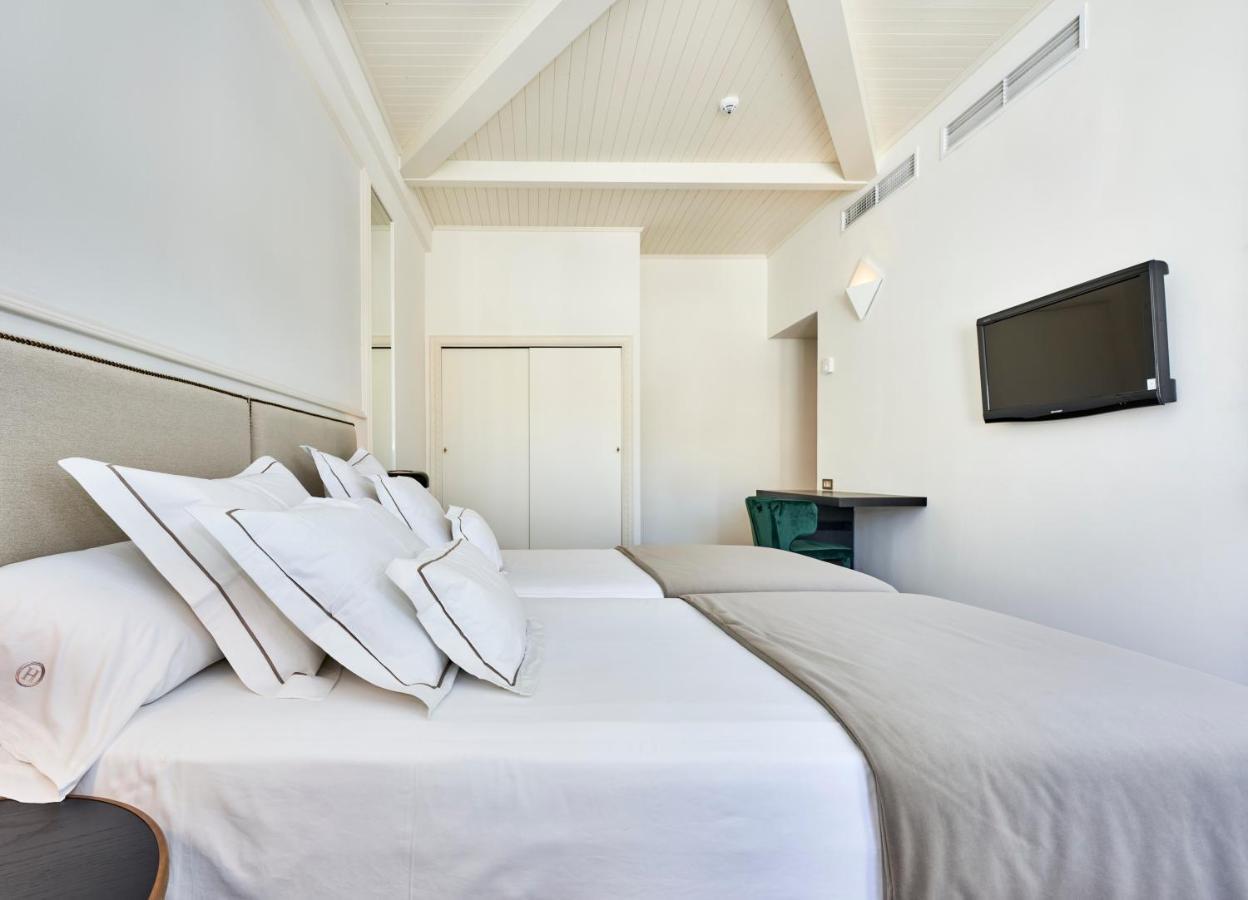 Quarto com Cama de Casal ou 2 de Solteiro