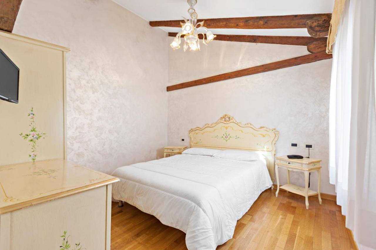 Standard Double Room,1187321956:JPEG