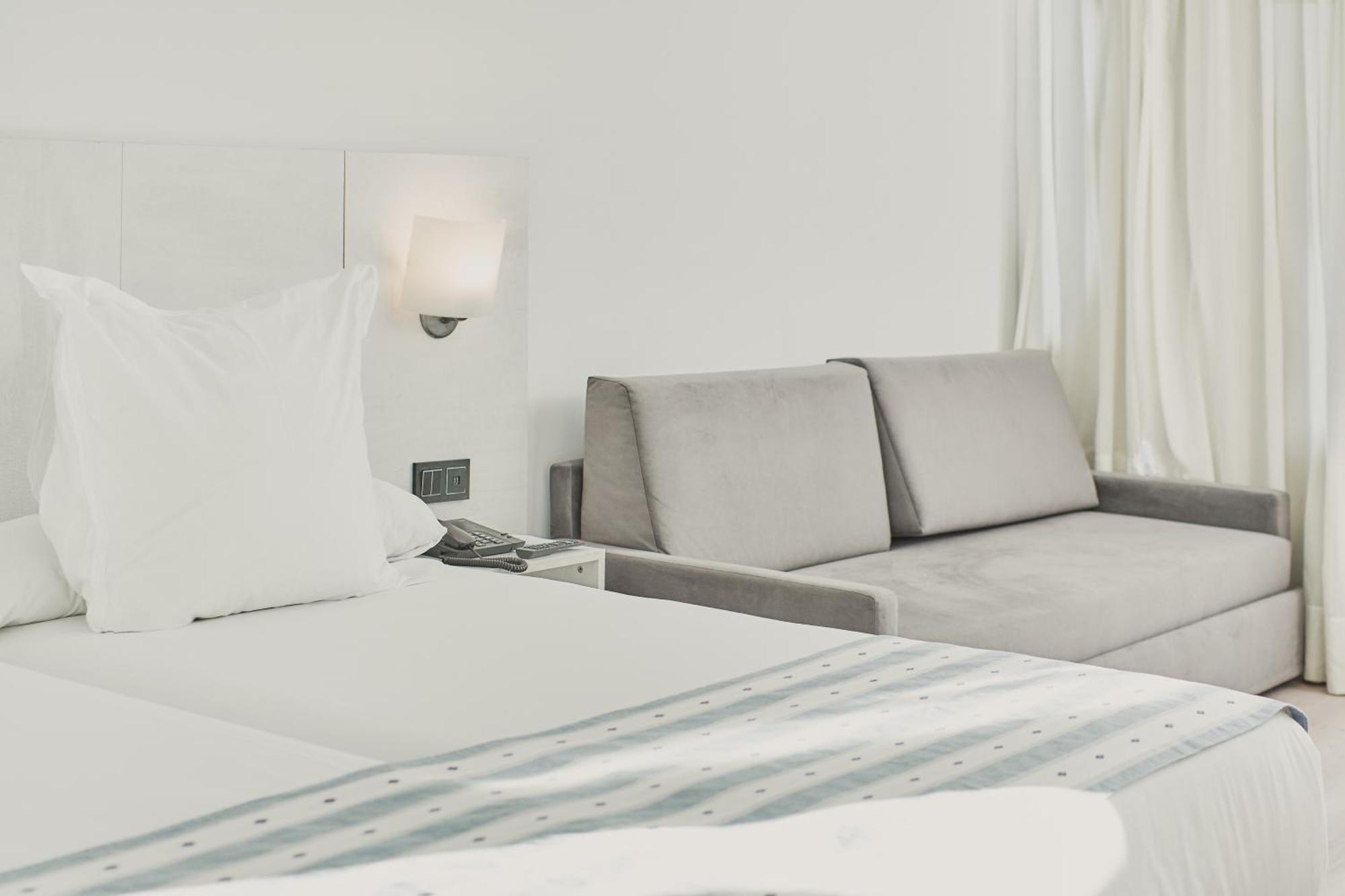 Quarto Familiar (2 Adultos + 2 Crianças)