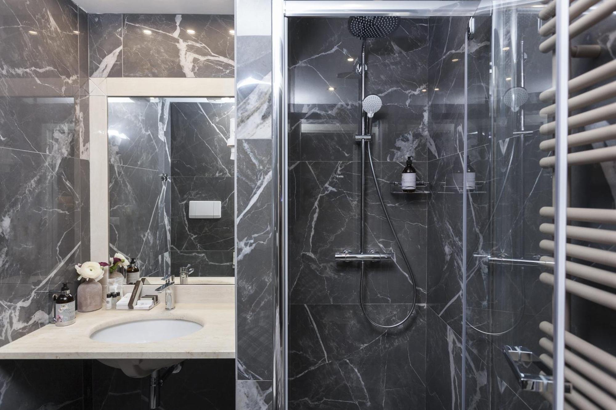 Double Room with Extra Bed,1498513942:JPEG