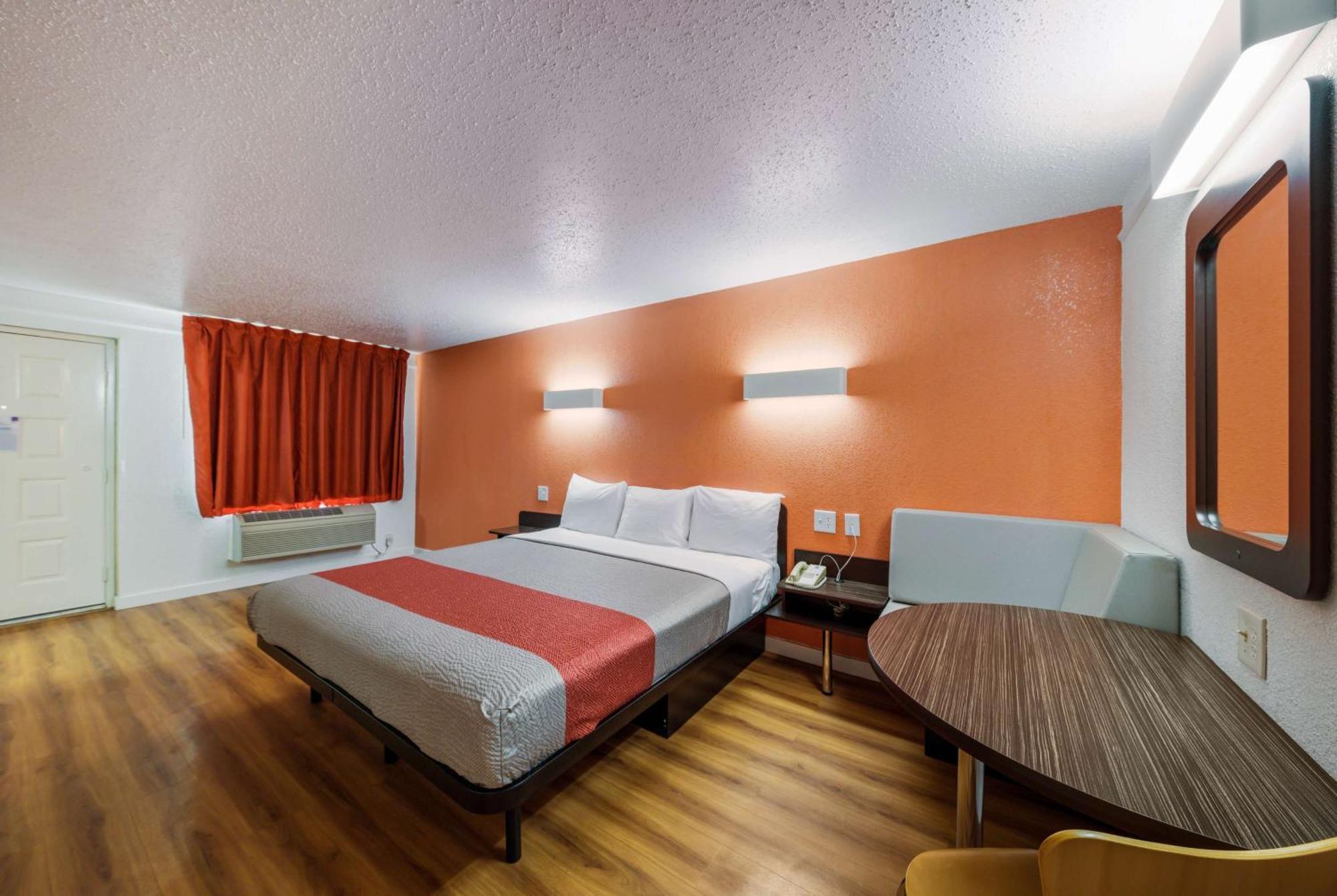 King Room - Disability Access - Non-Smoking