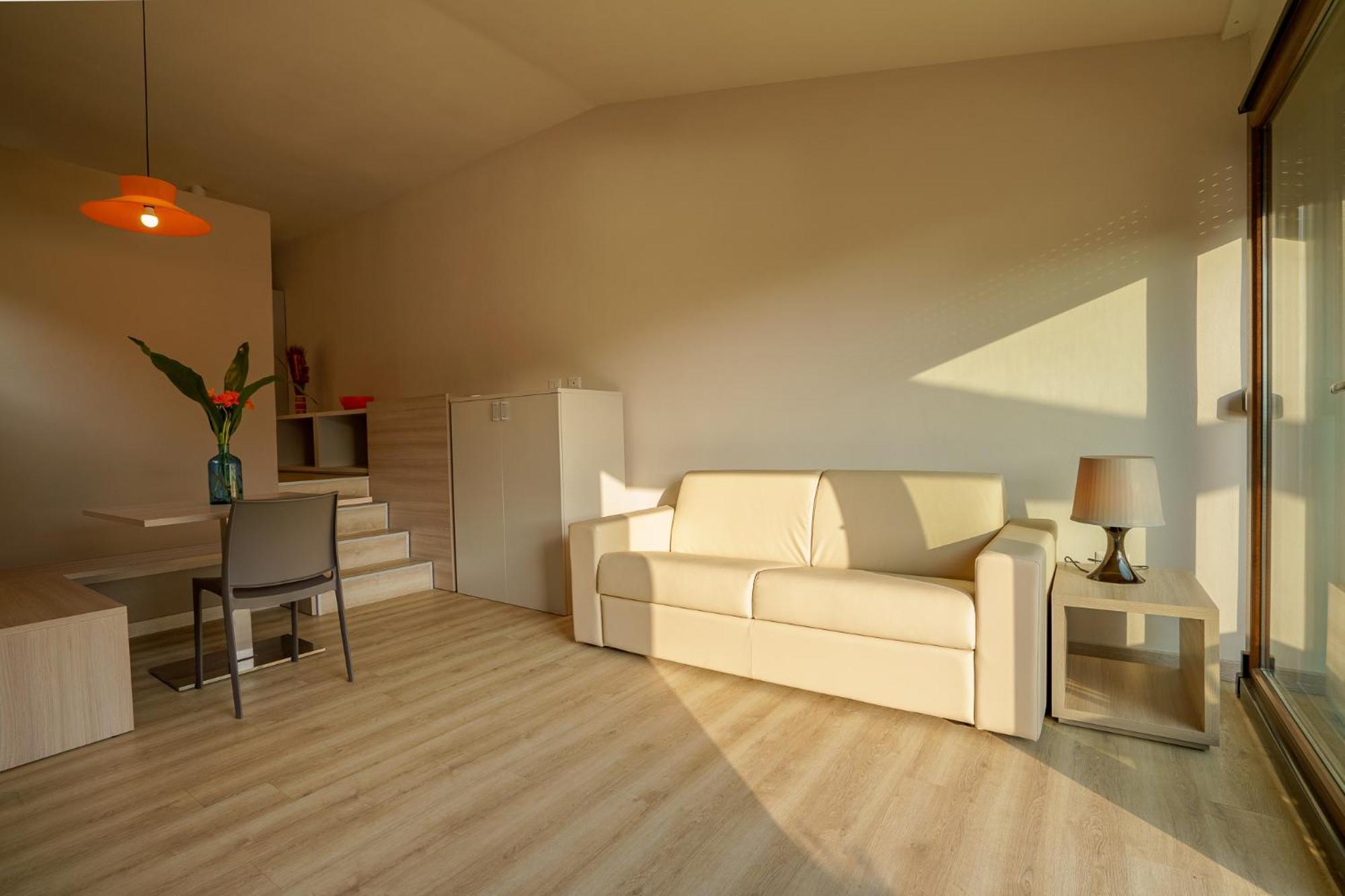 Comfort One-Bedroom Apartment,1216282882:JPEG