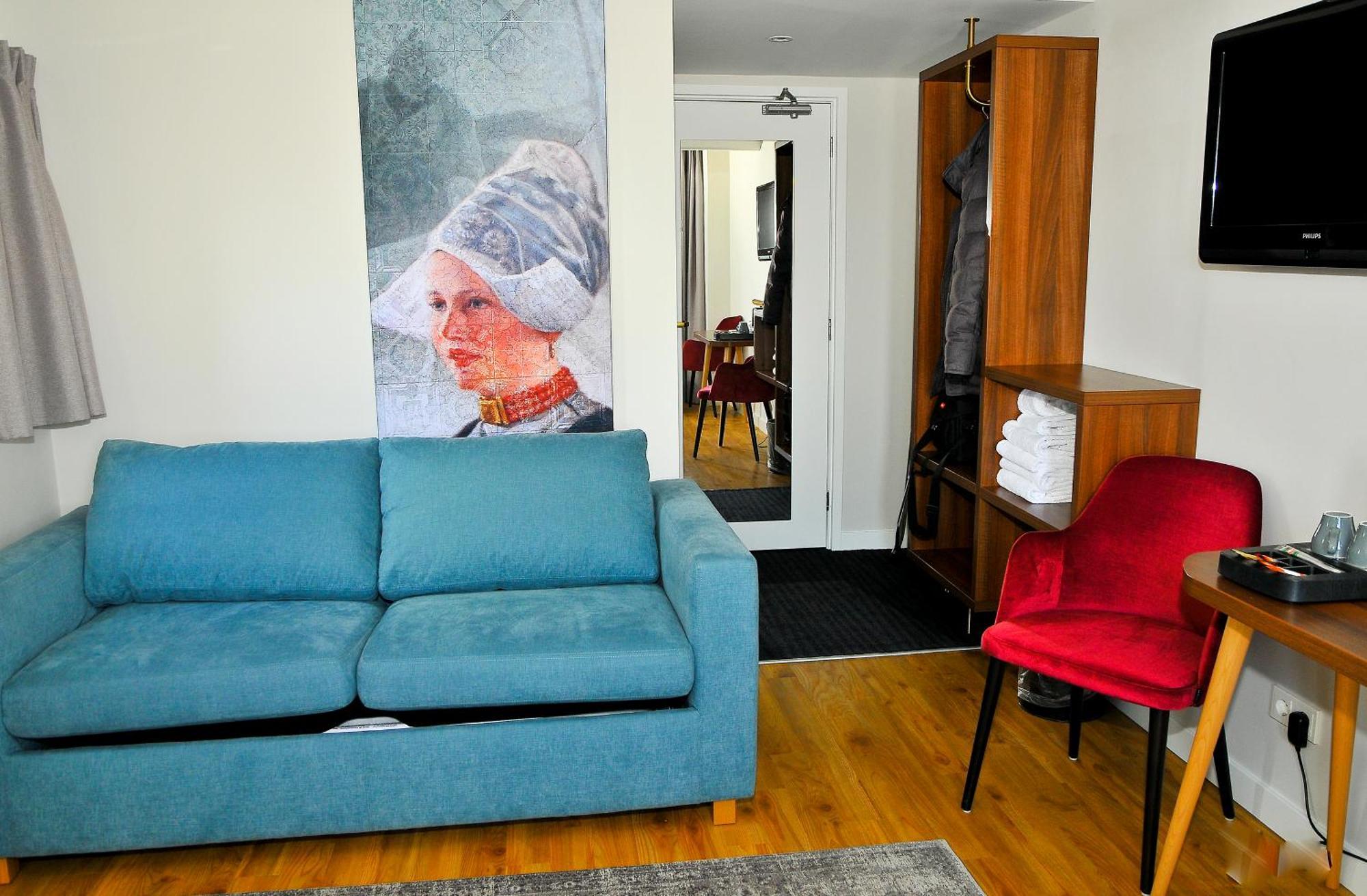 Suite avec 2 Lits Simples et Canapé-Lit