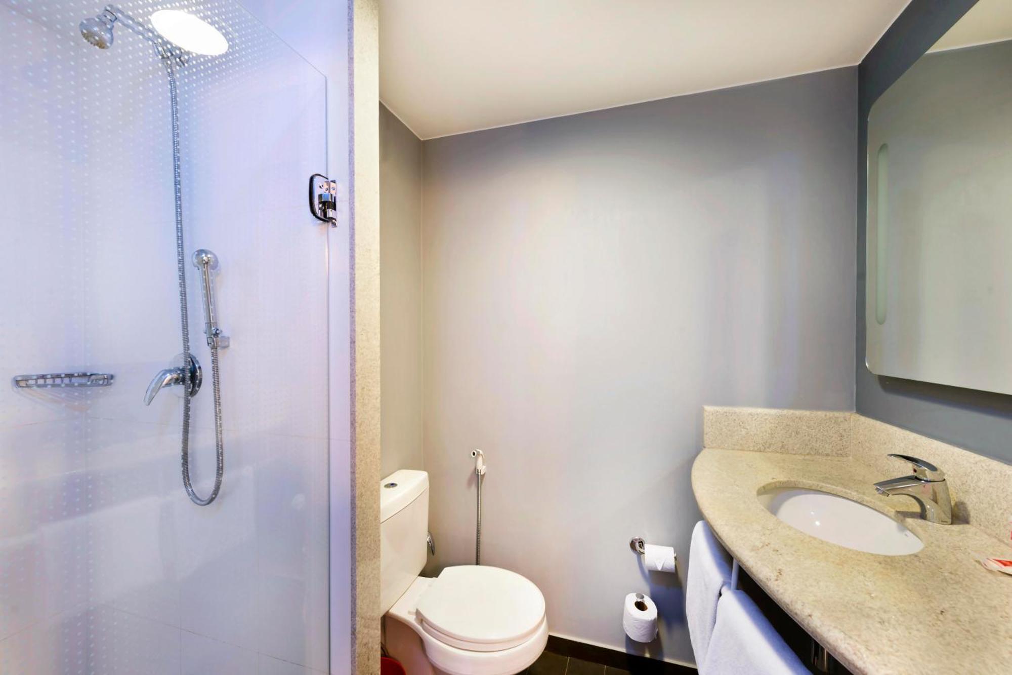 Quarto Standard com 1 Cama de Casal e 1 Cama Individual