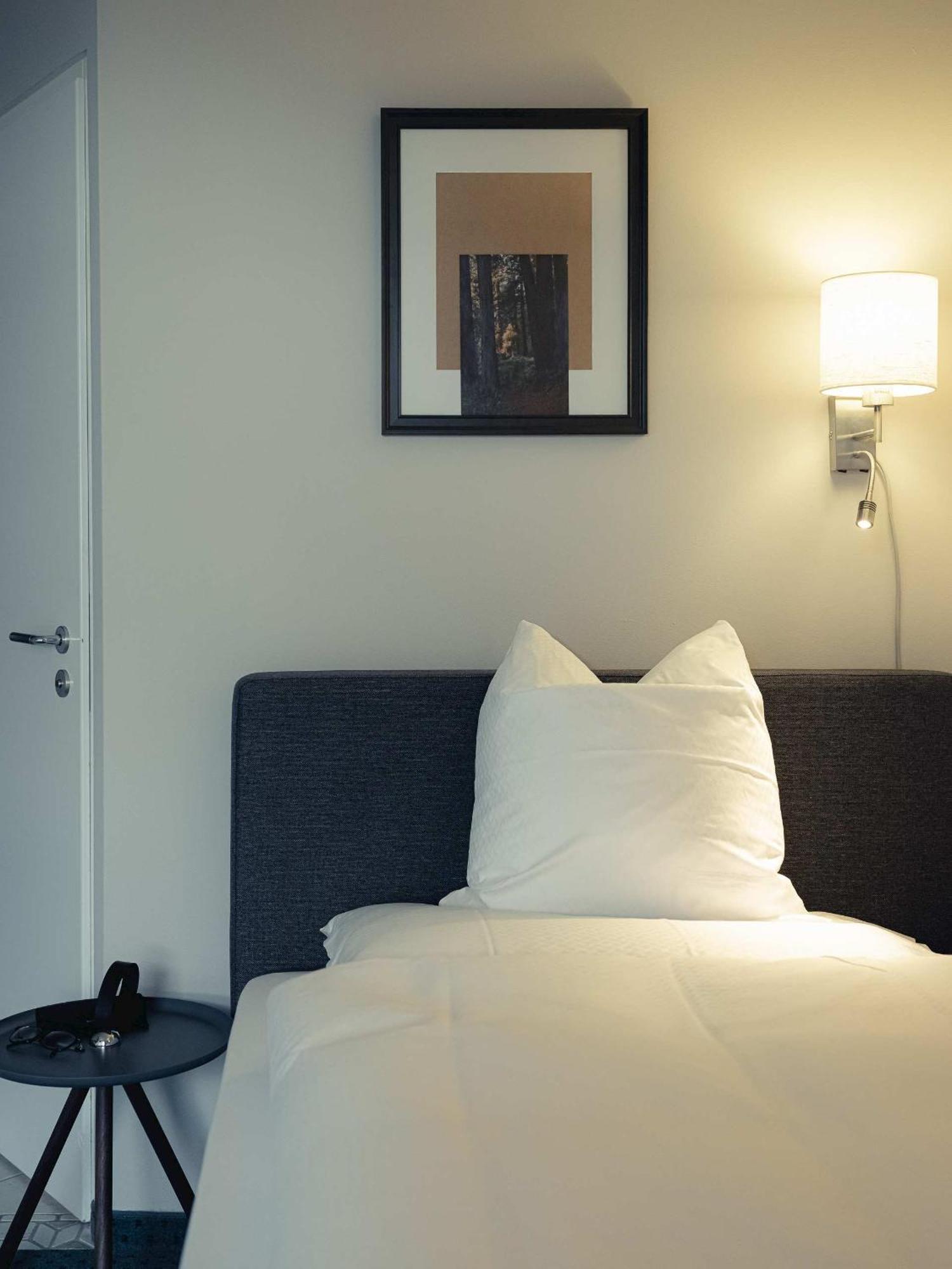 Standard Single Room,1589124336:JPEG