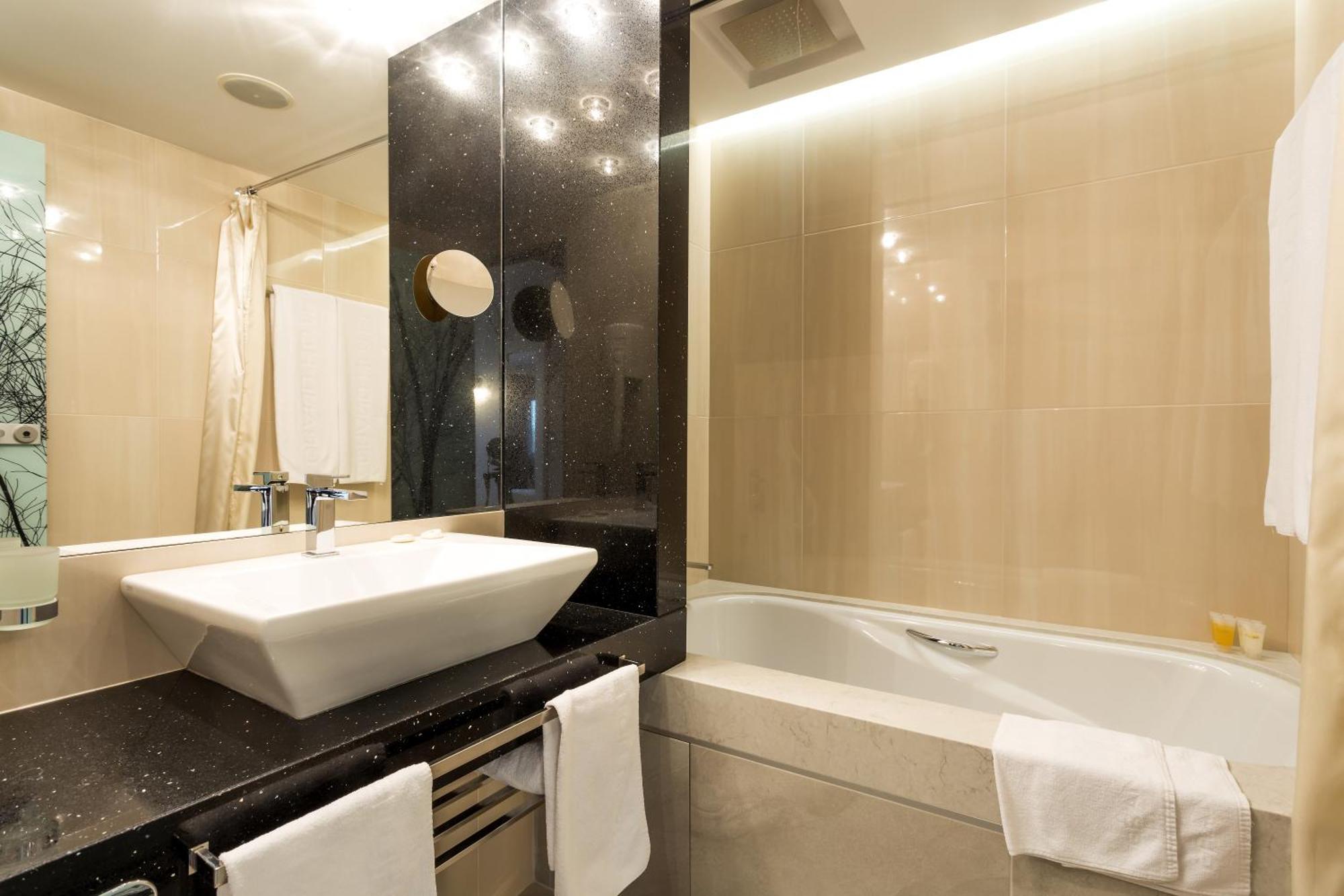 Luxury Double or Twin Room Fitness Pool,1275319501:JPEG