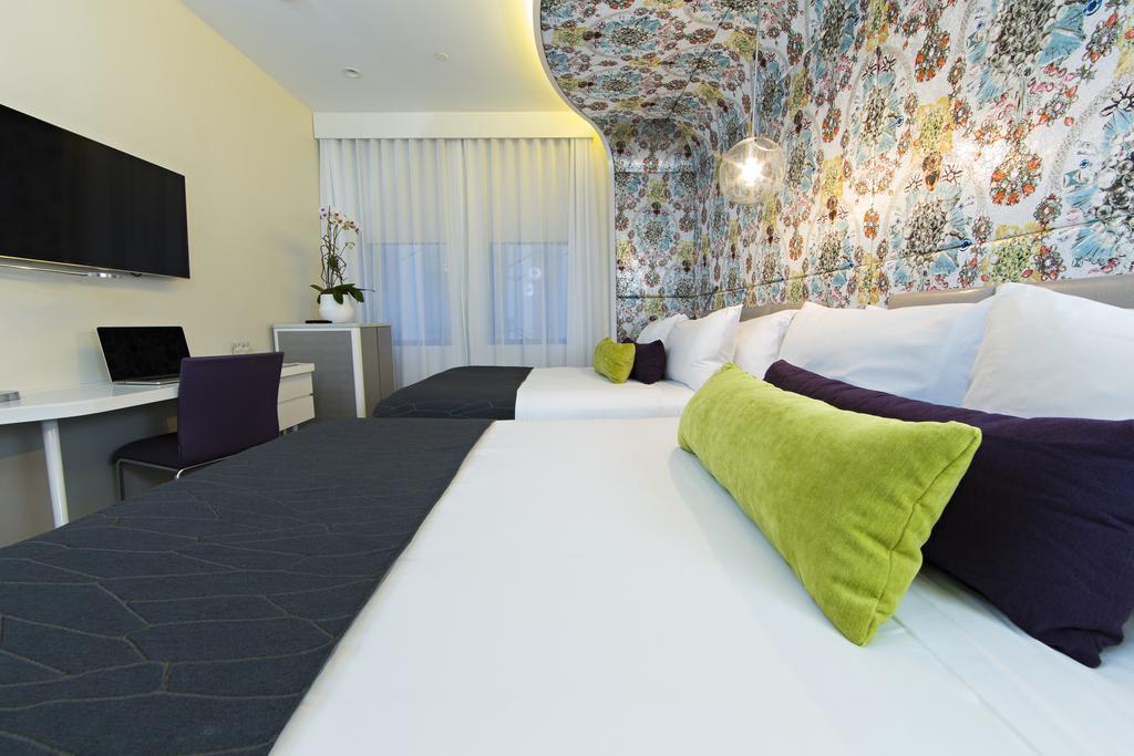 Double Room Two Double Beds Silver