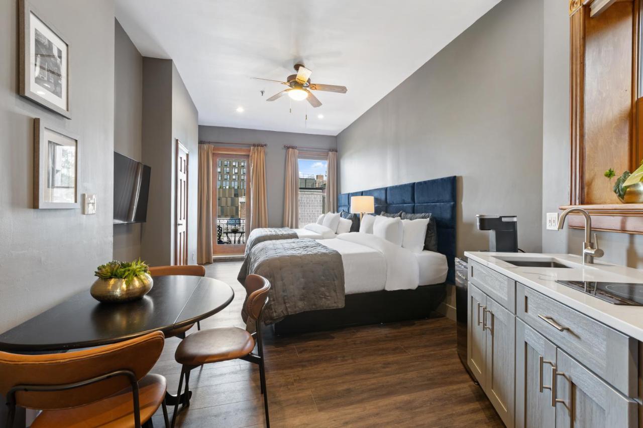 Deluxe Double Queen Balcony