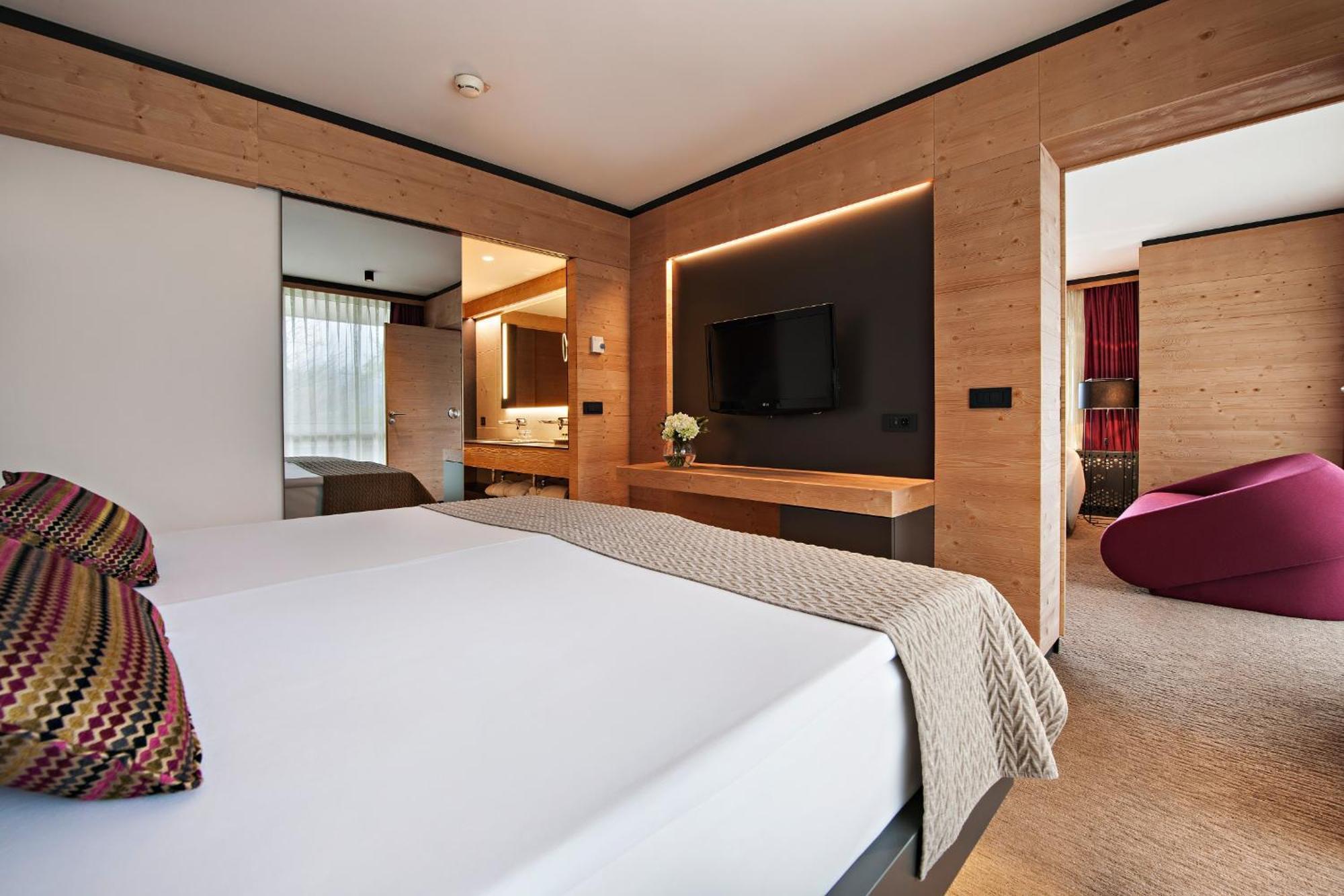 Premium Suite Lake View