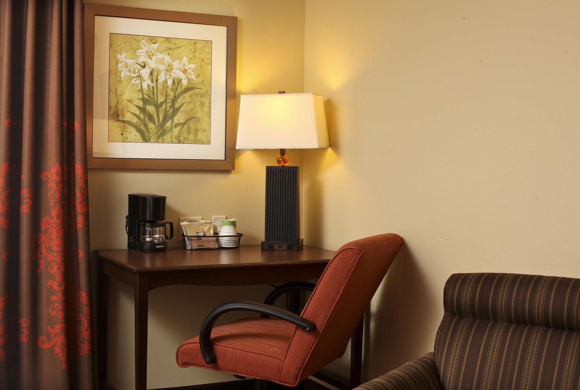 King Room Accessible Tub Mobility Hearing Access or Non-Smoking