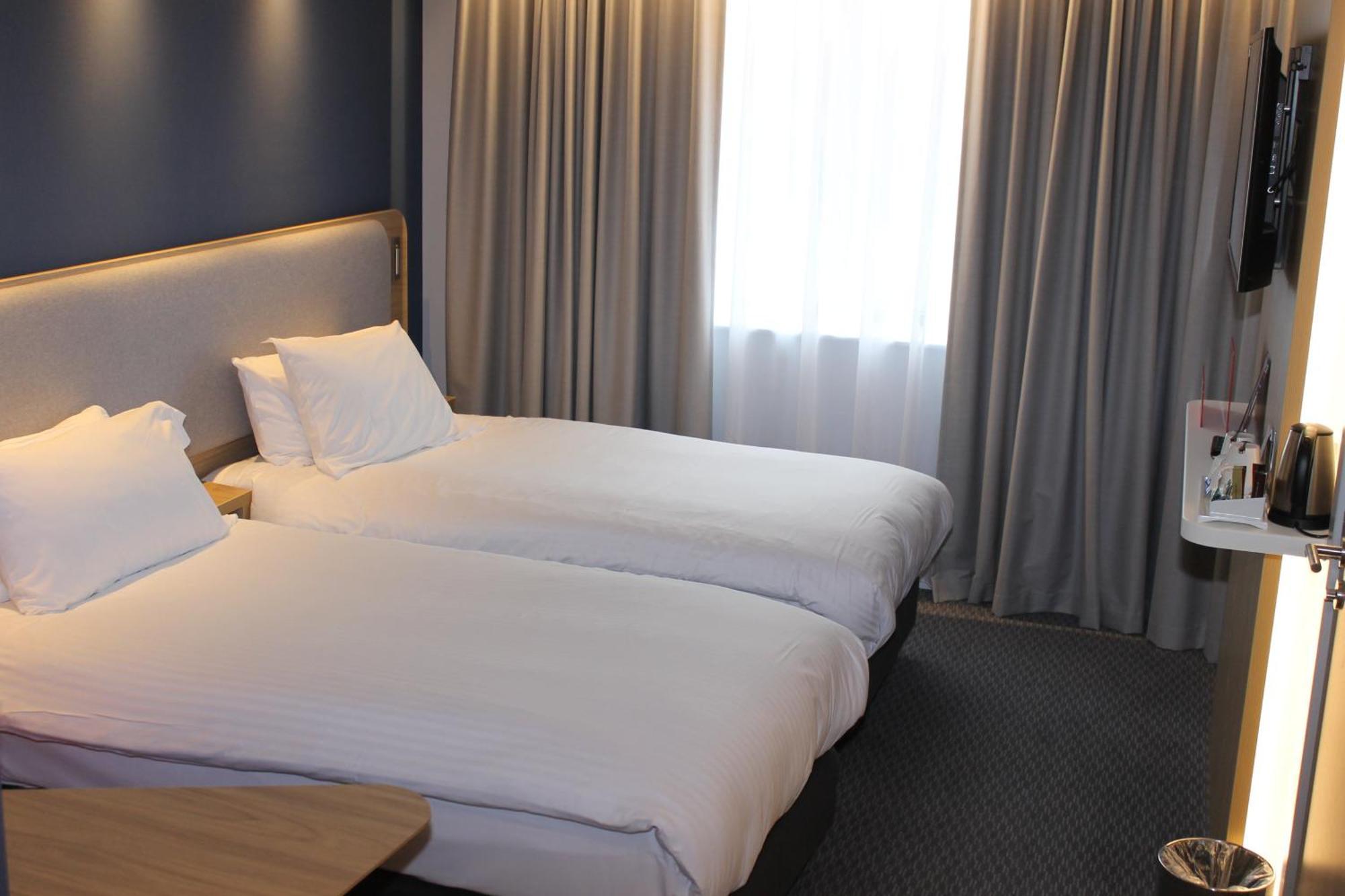 Standard Twin Room with Free Hot Breakfast