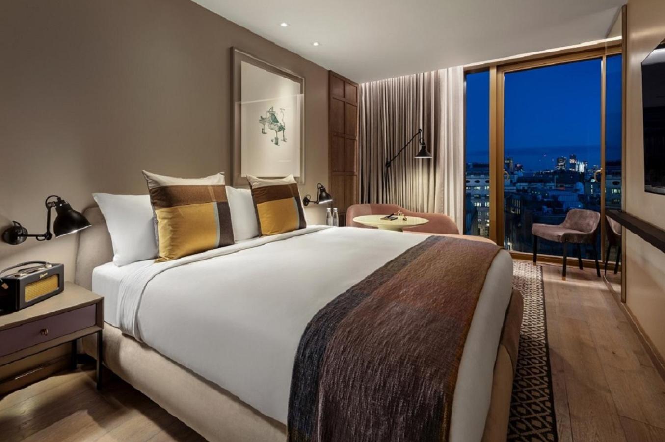 Habitación Deluxe con cama extragrande y vistas a la ciudad