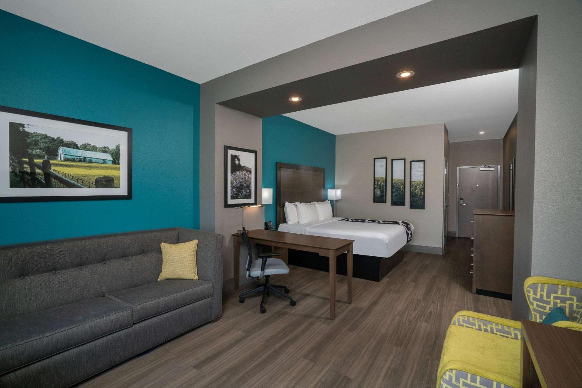 Deluxe King Room - Mobility Access/Non-Smoking