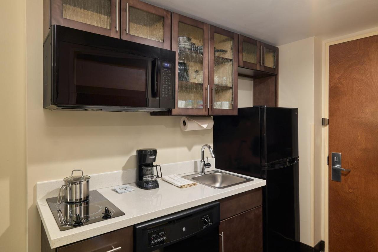 Queen Studio,1434748420:JPEG