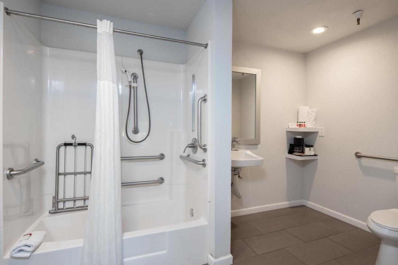 Queen Room with Tub - Disability Access/Non Smoking