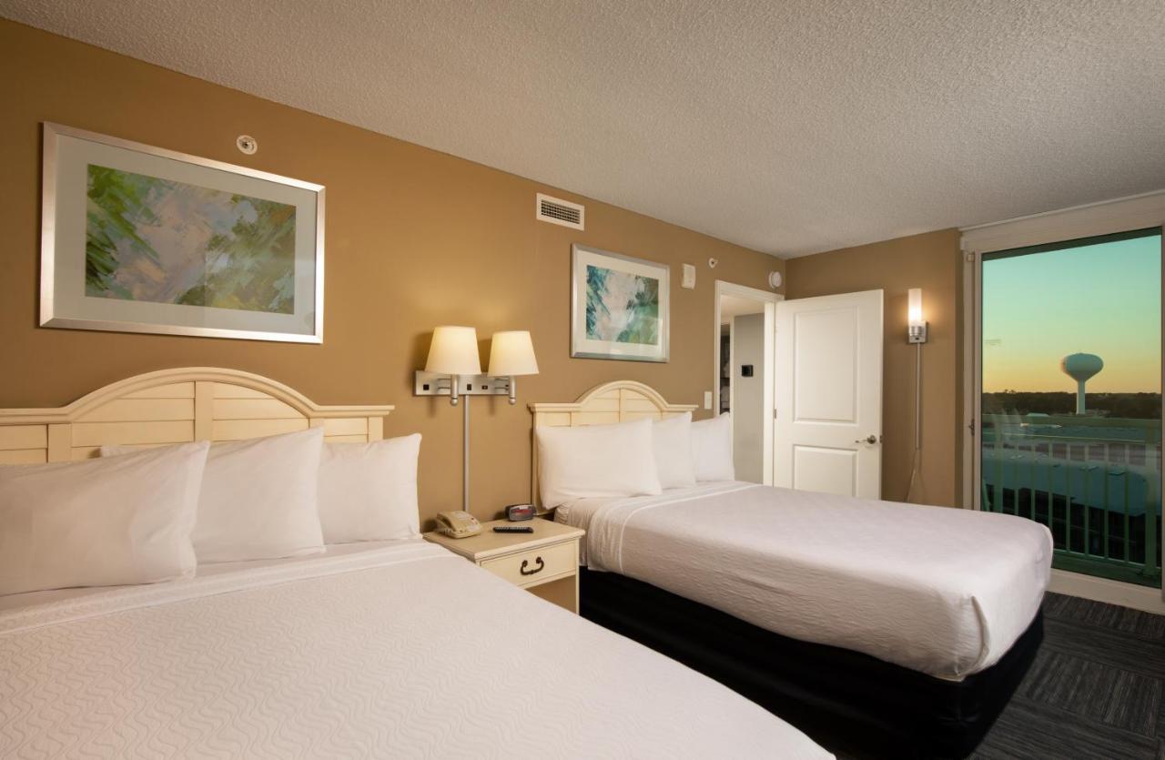 One-Bedroom Corner Suite