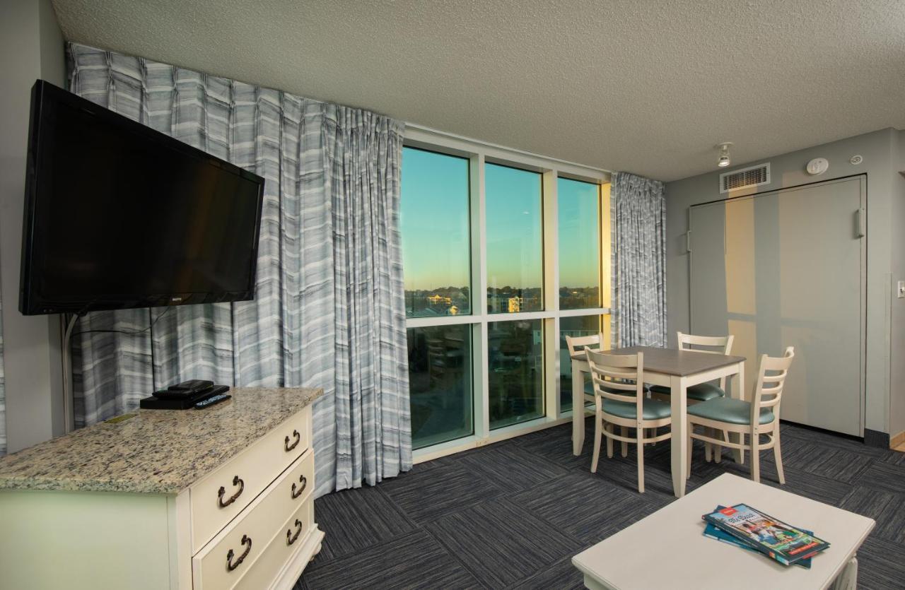 One-Bedroom Corner Suite
