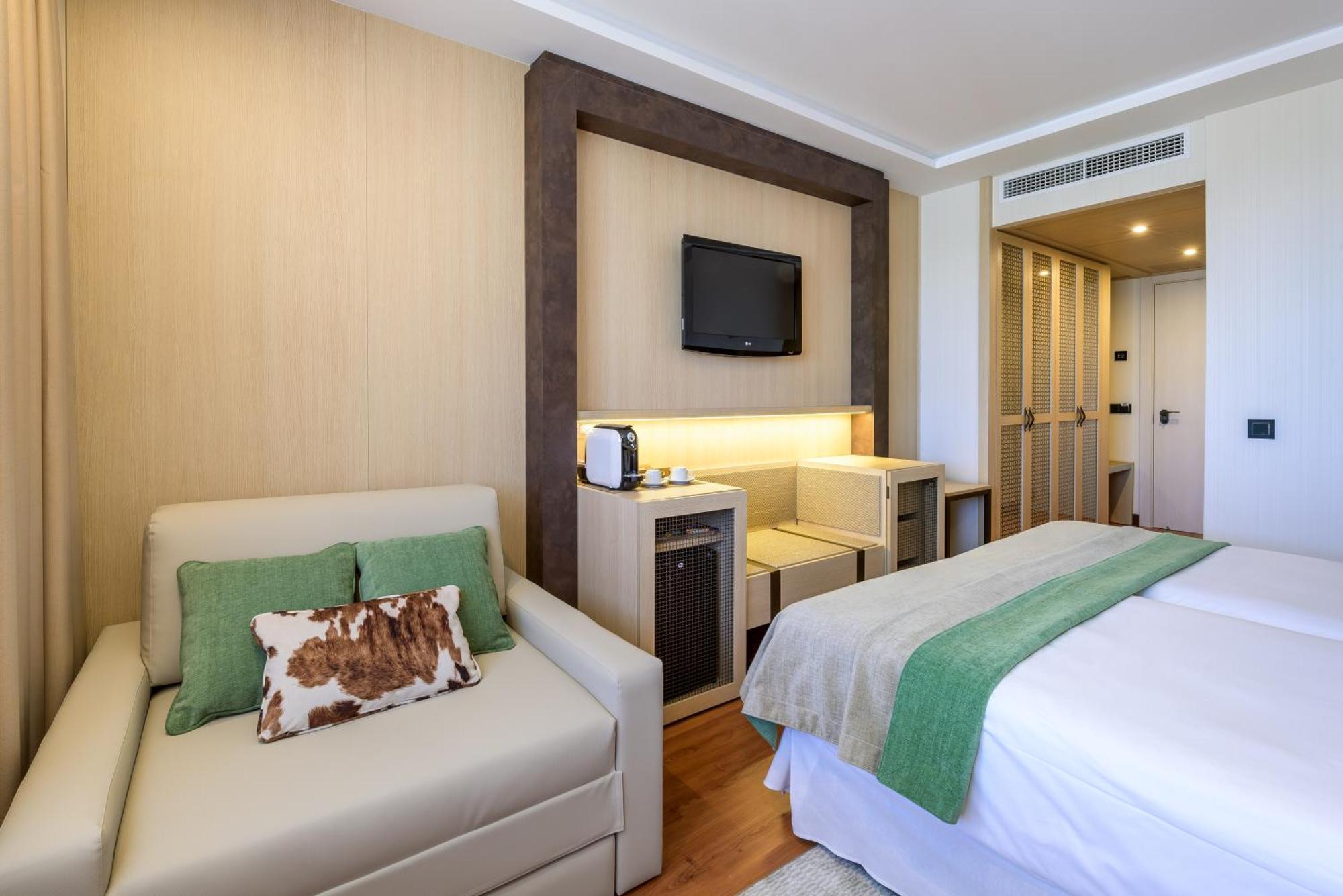 Deluxe Triple Room,1431764590:JPEG