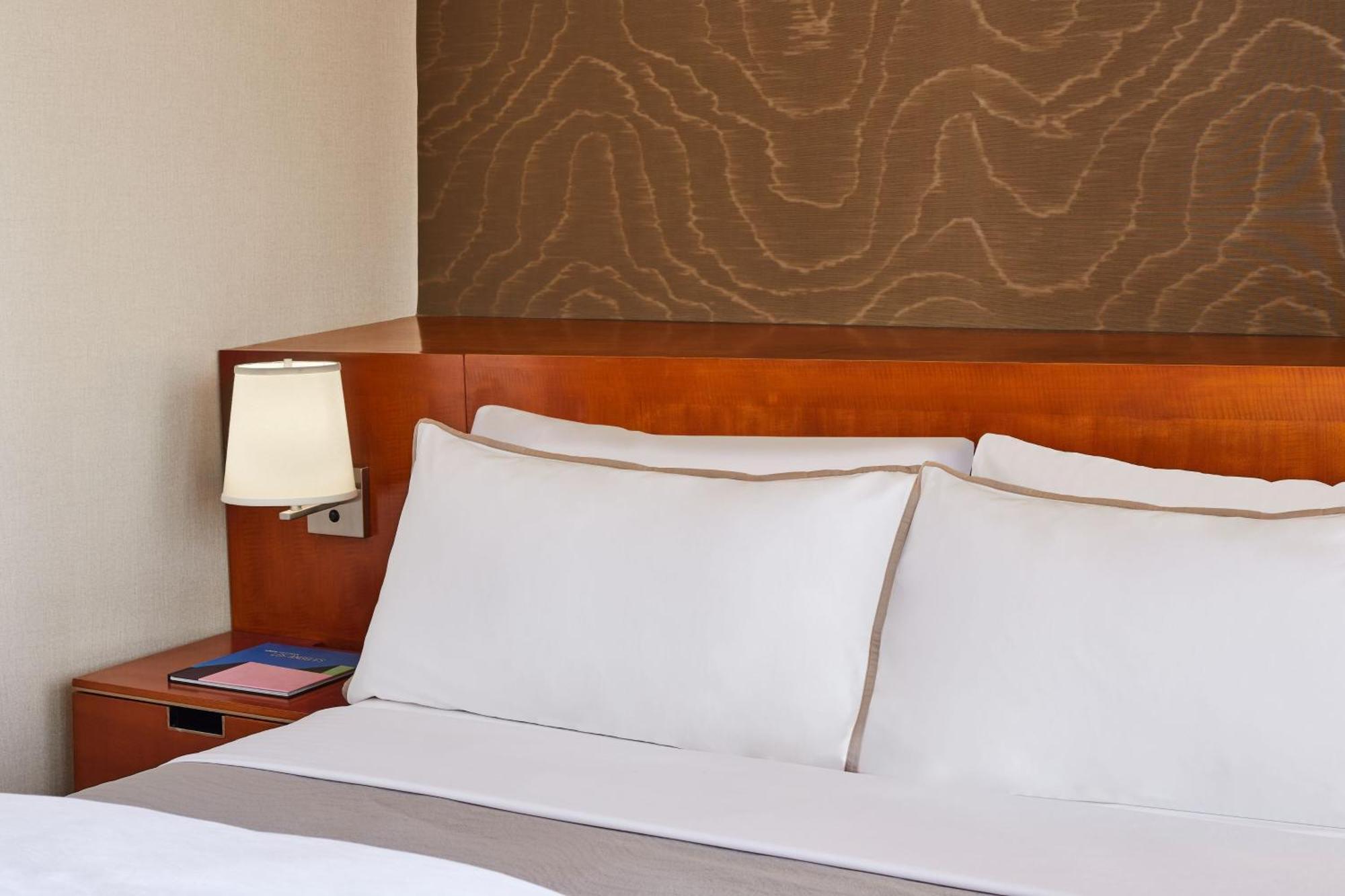 Suite Torre com 1 Quarto, 1 Cama King-size, Sofá-cama e Vista Cidade