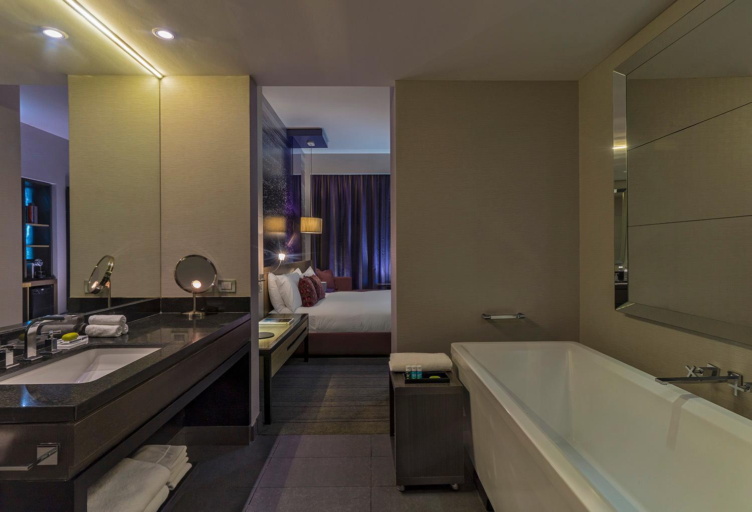 Quarto Espetacular com Cama King-size, Vista da Cidade e Varanda