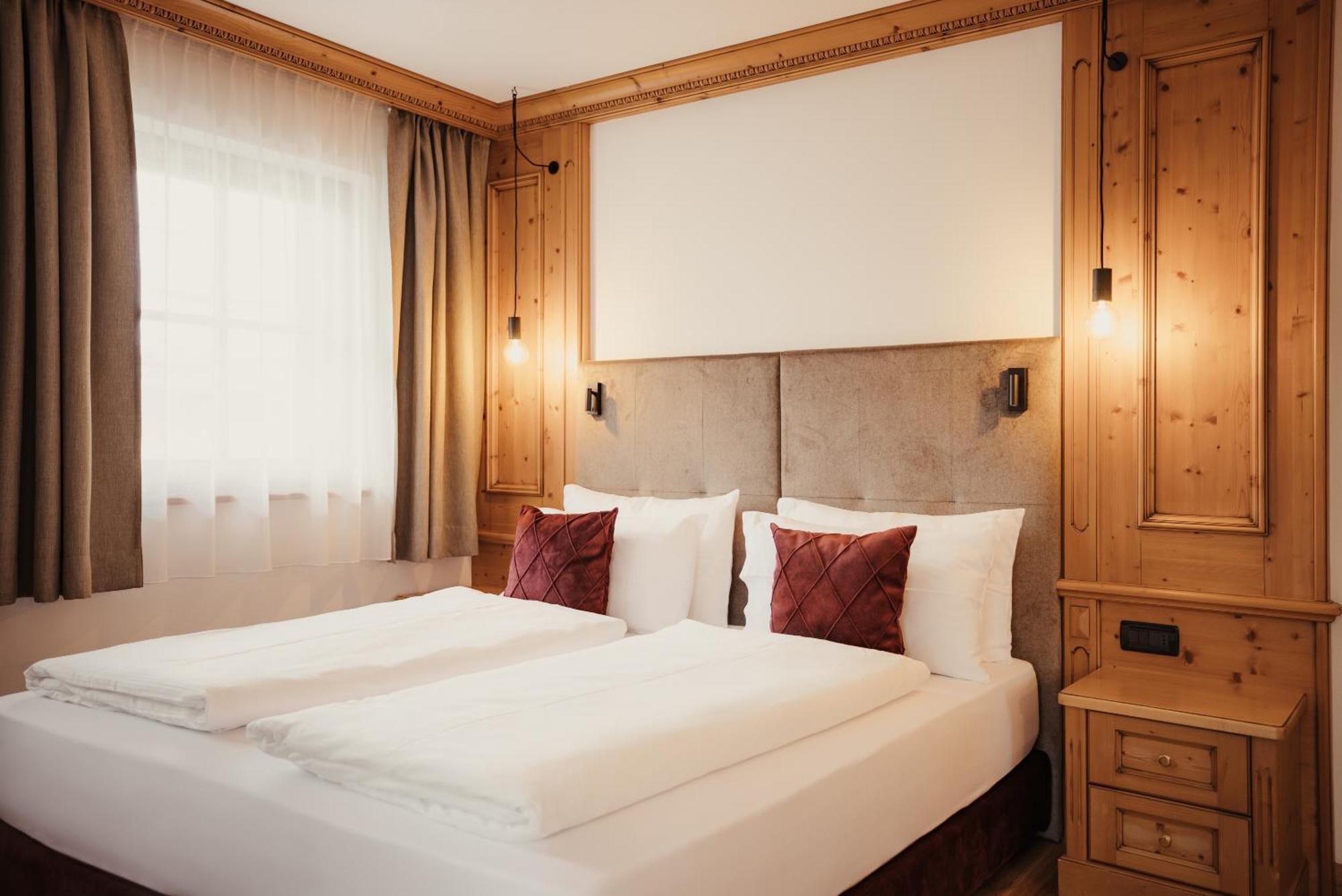 Deluxe Double or Twin Room,1534487503:JPEG