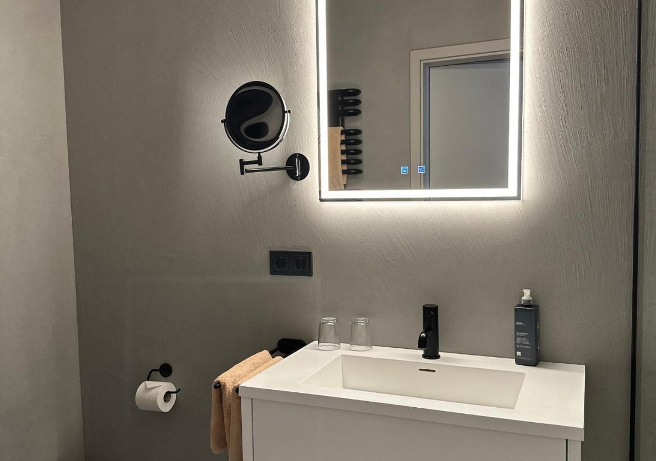 Large Double Room,1534868809:JPEG