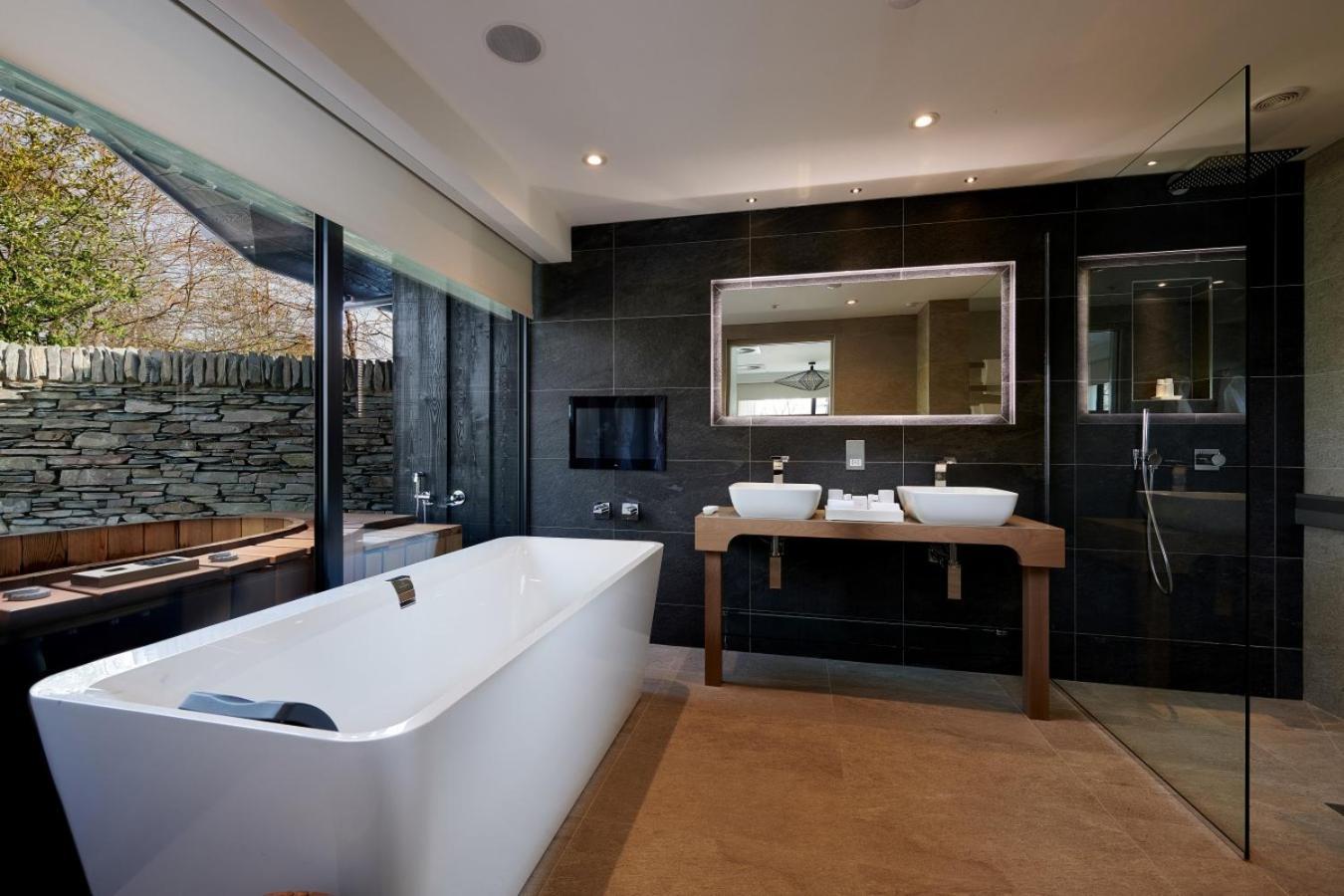 Woodland View External Lakeside Suite with Hot Tub,1538112064:JPEG