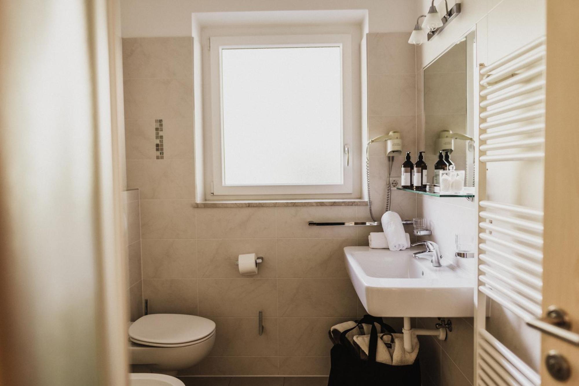 Single Room with Balcony,1634423018:JPEG
