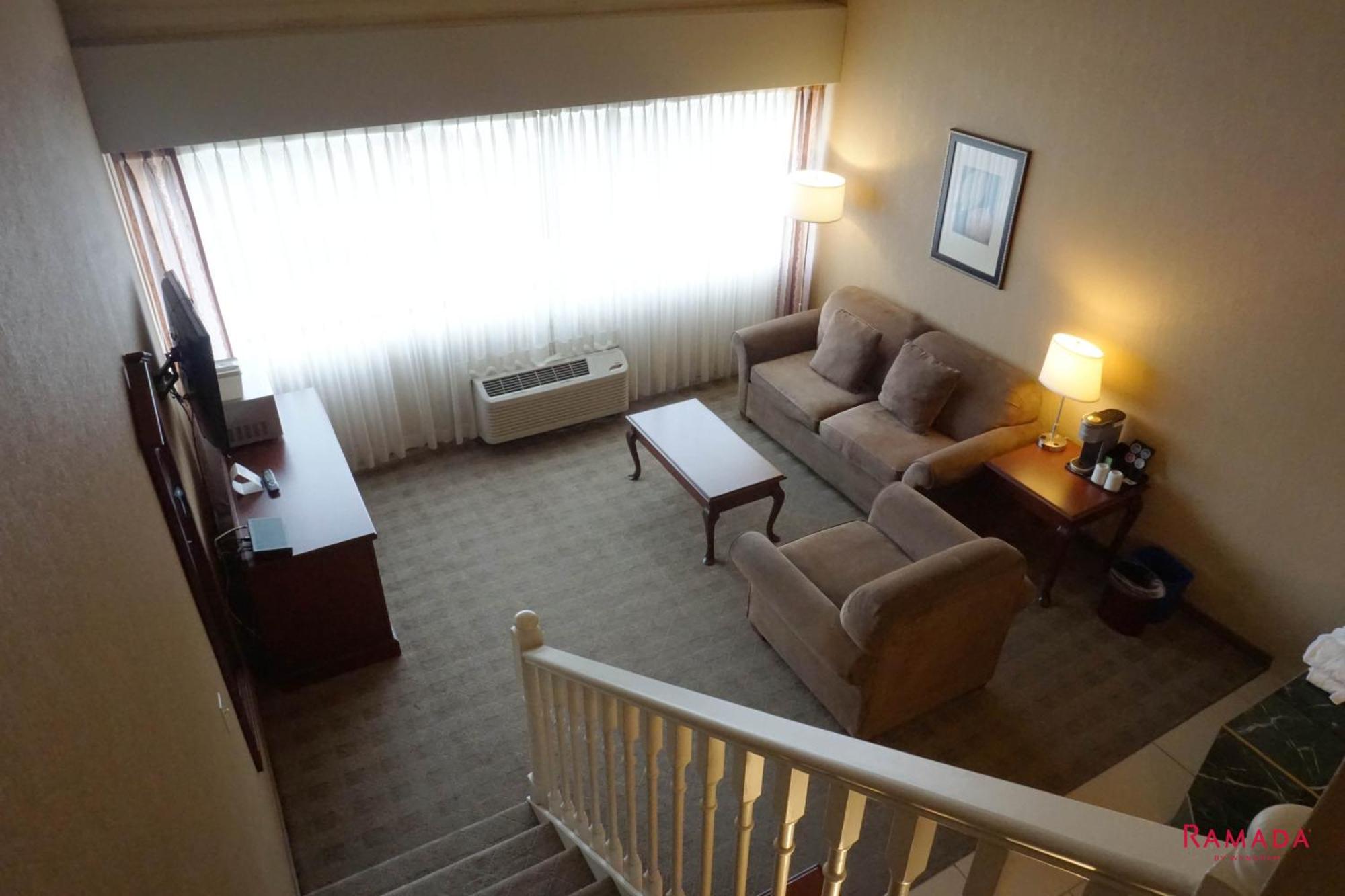Deluxe King Loft Suite Hot Tub,1559649331:JPEG