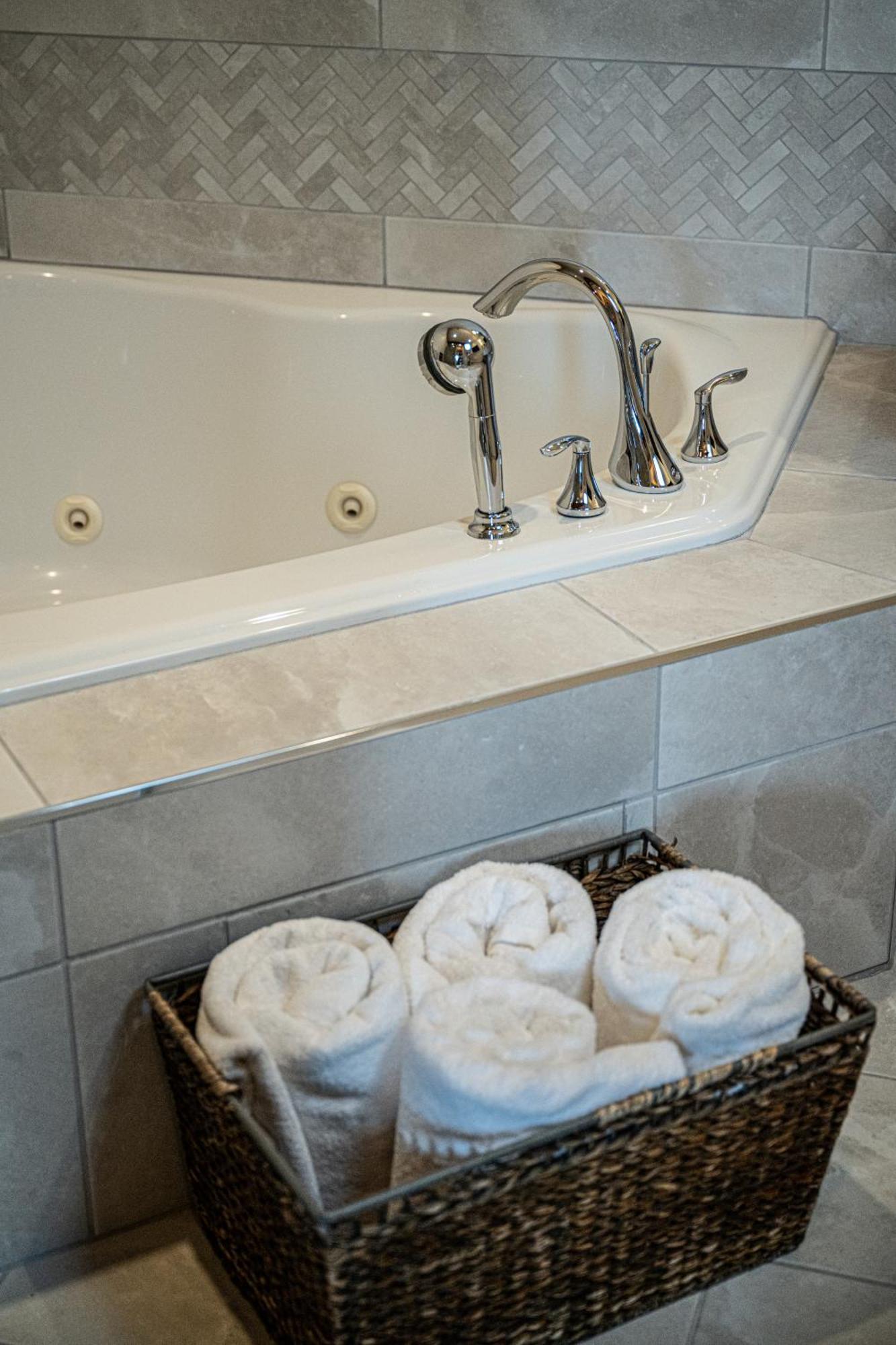 Deluxe King Suite
