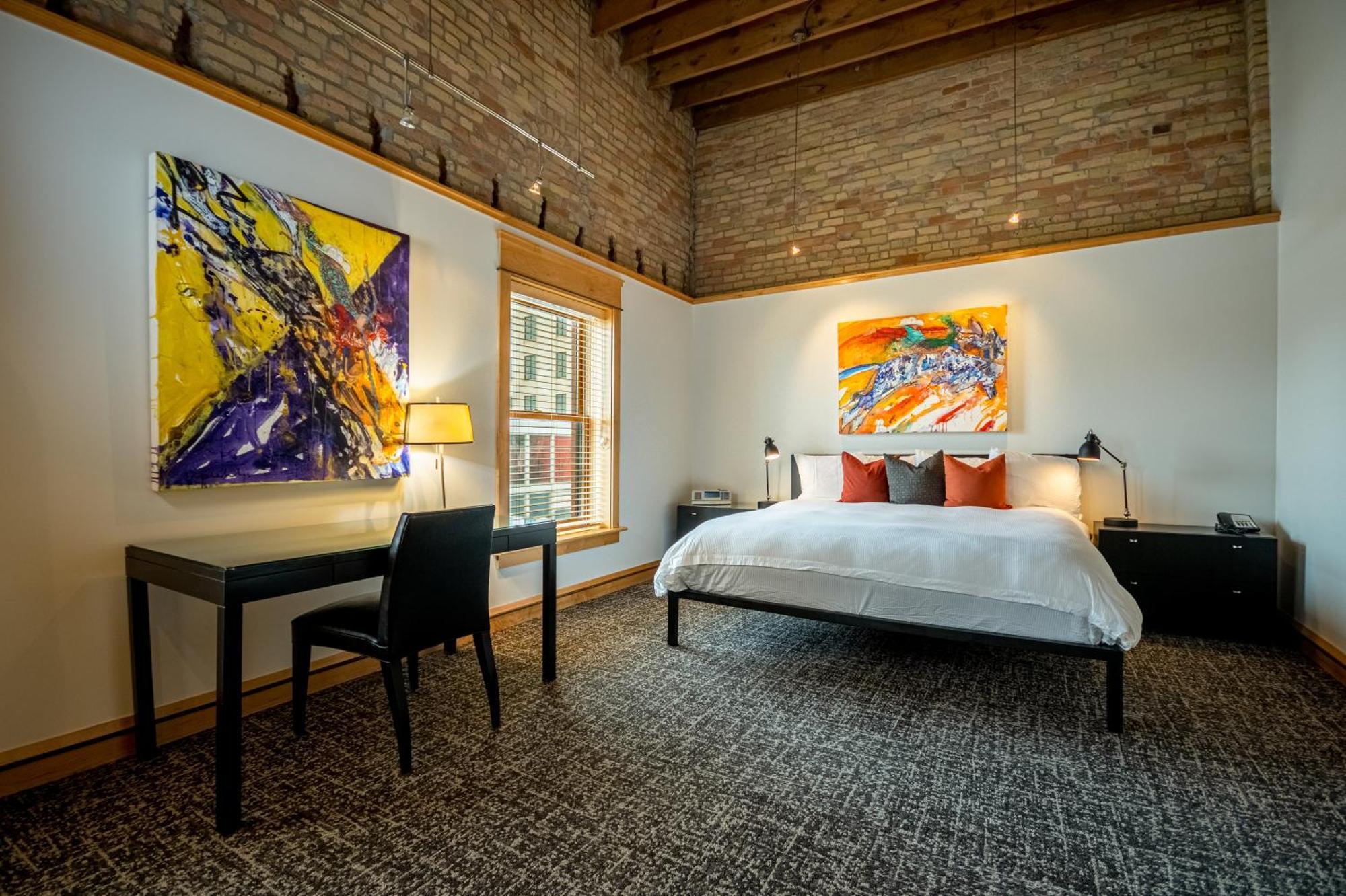 Deluxe King Suite