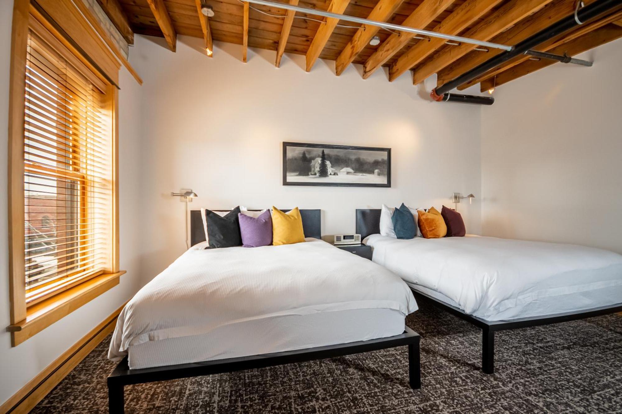 Queen Suite Two Queen Beds