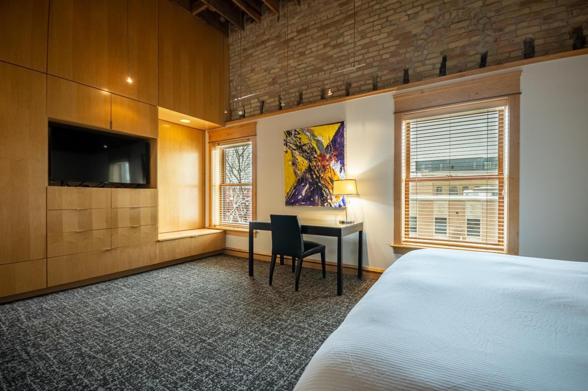 Deluxe King Suite