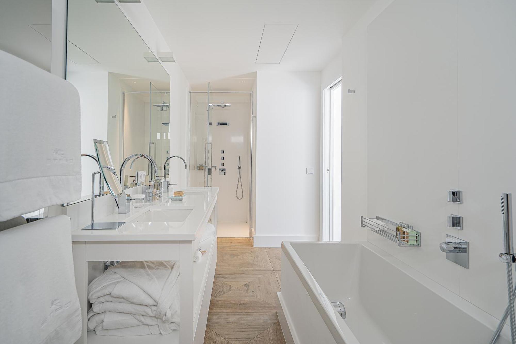 Deluxe Doppel-/Zweibettzimmer mit Meerblick