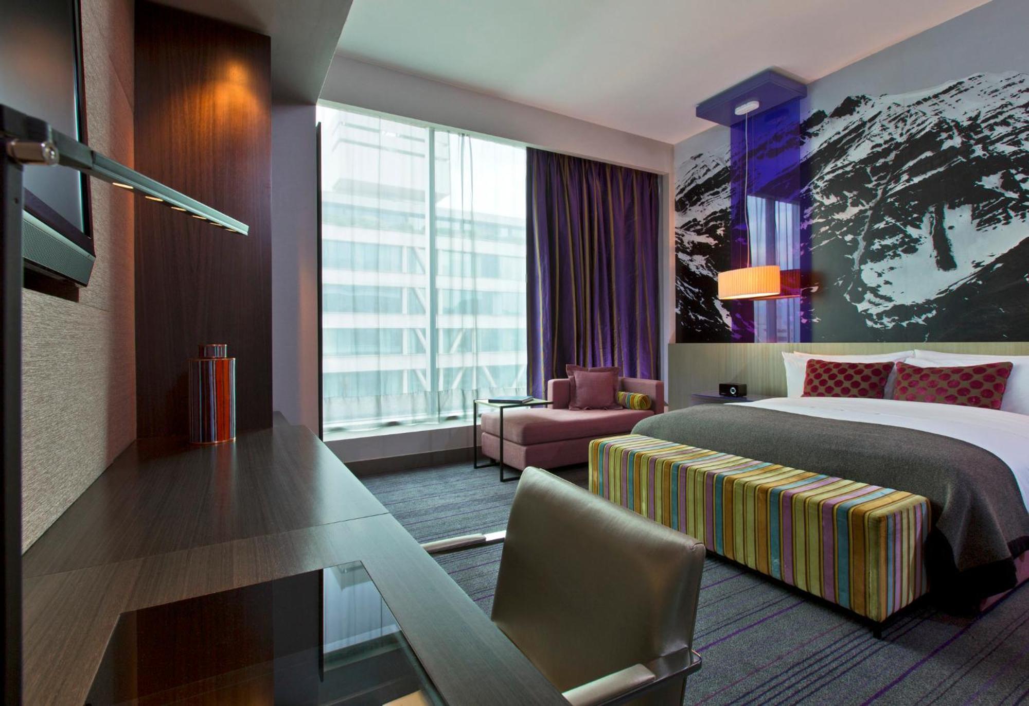 Quarto Wonderful com 2 Camas de Solteiro e Vista da Cidade