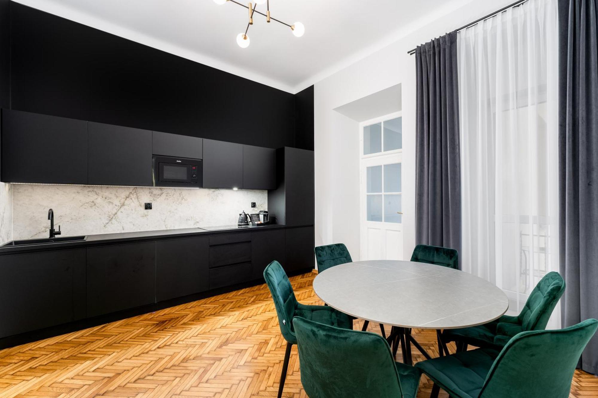 Deluxe Apartment mit 2 Schlafzimmern und Balkon