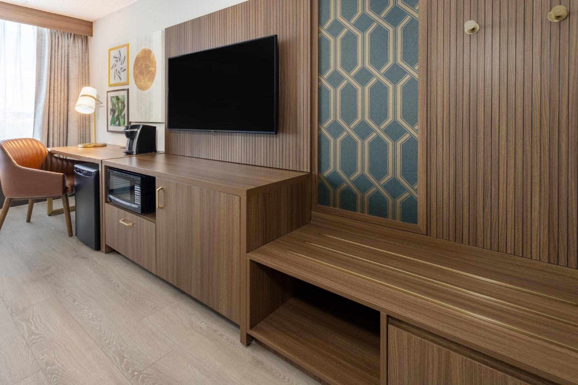 Queen Room with Two Queen Beds - High Floor/Non-Smoking,1658081426:JPEG