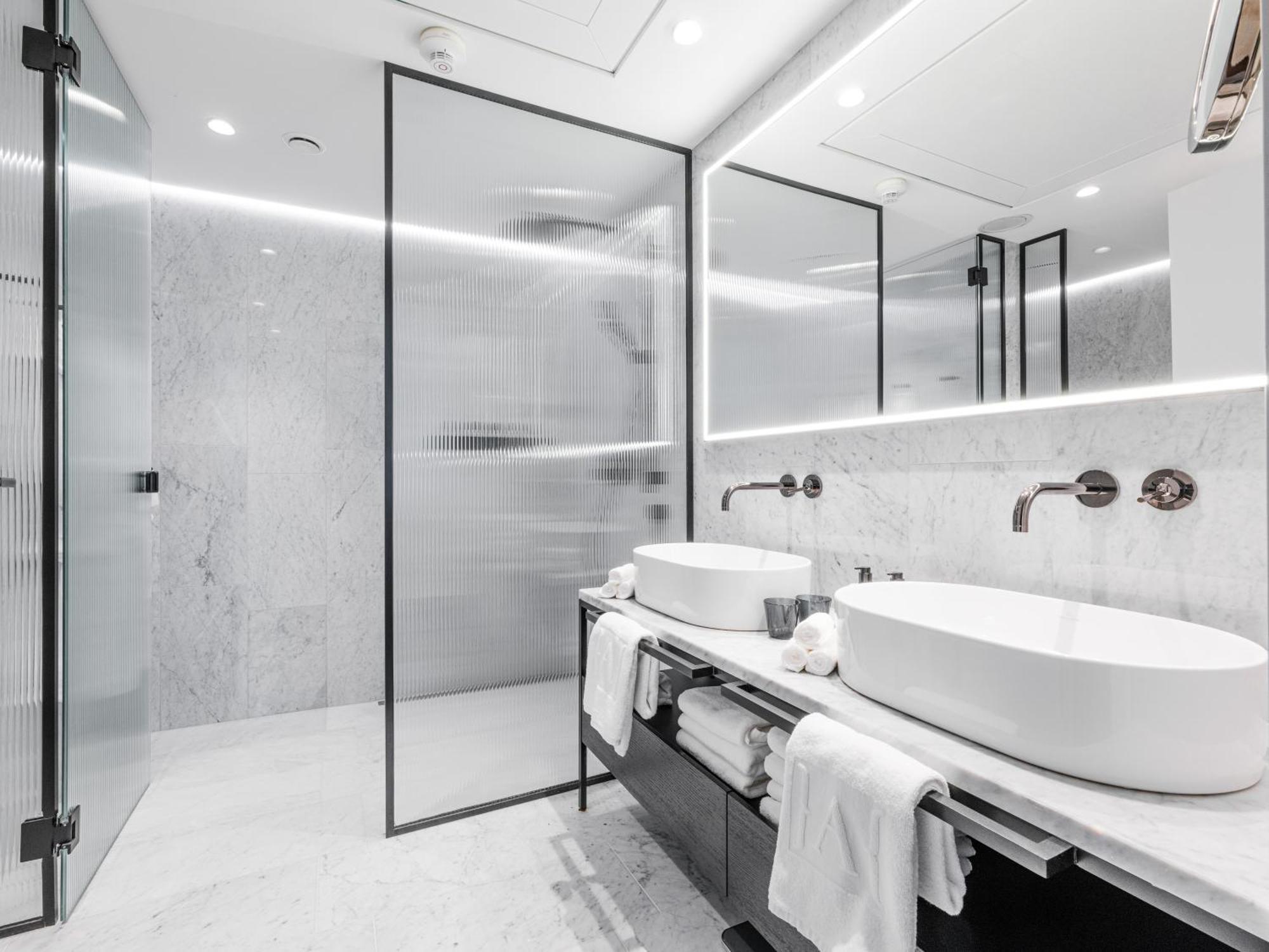 Executive Suite,1606043869:JPEG