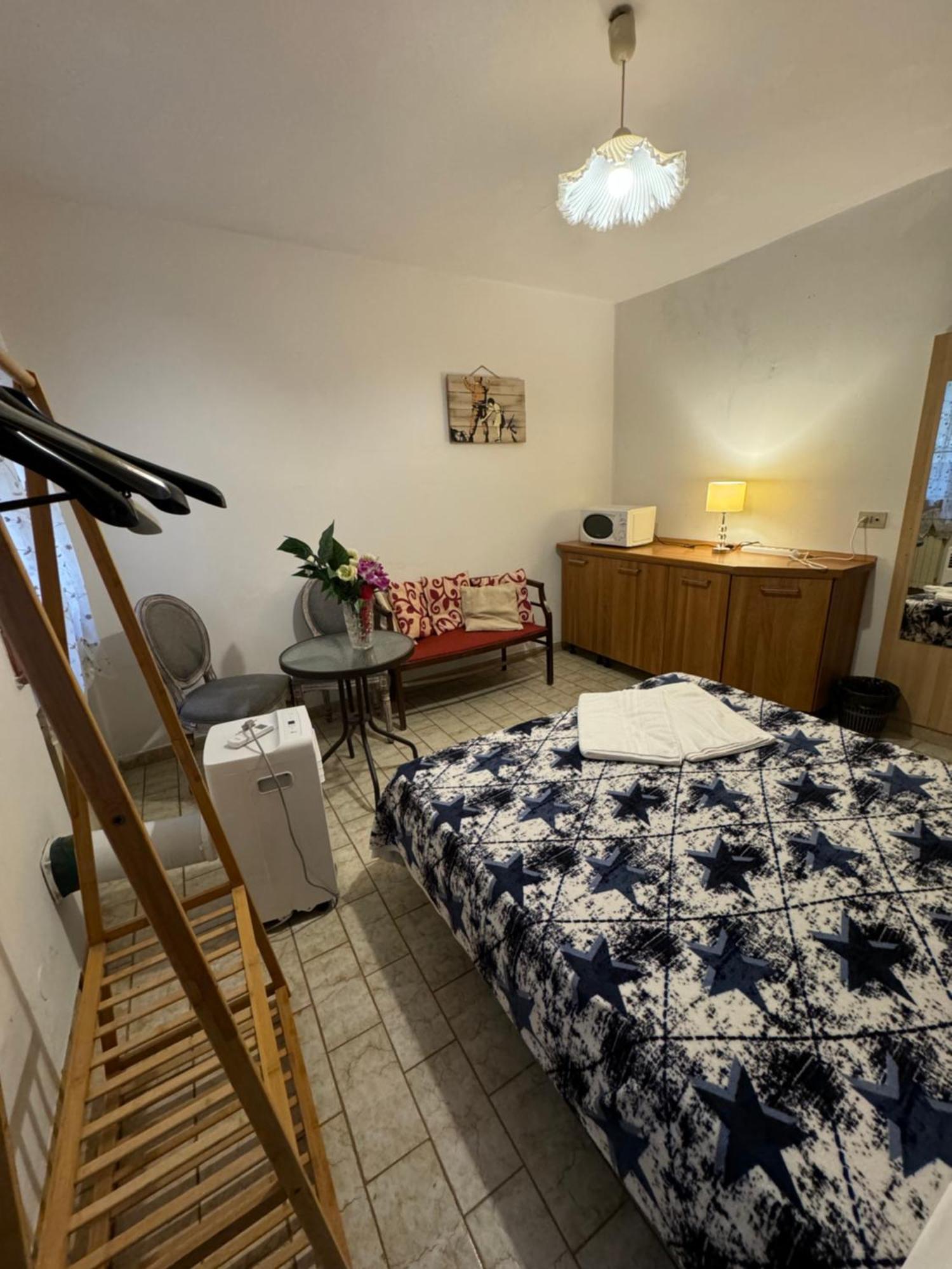 King Studio with Sofa Bed