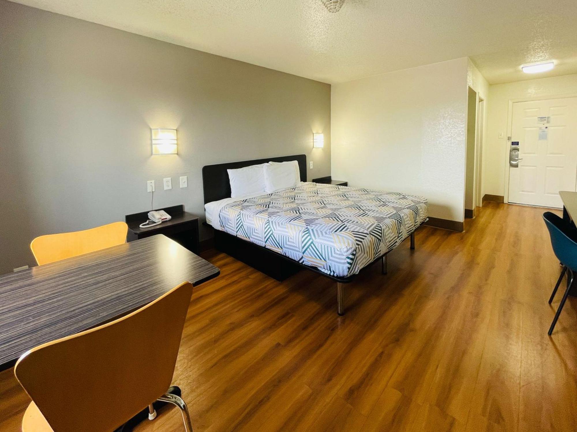 King Room - Disability Access,1614794211:JPEG