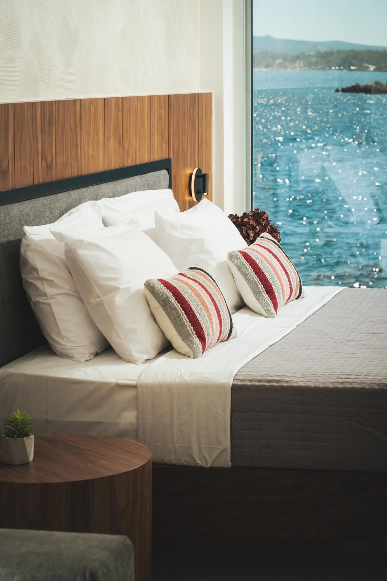 Chambre Lit Queen-size - Accessible aux Personnes à Mobilité Réduite