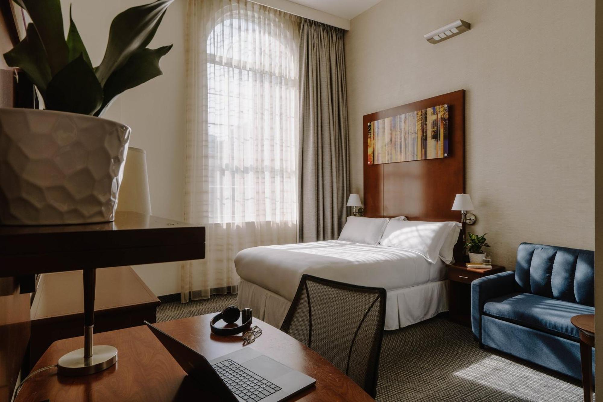 Superior Queen Room Kitchenette