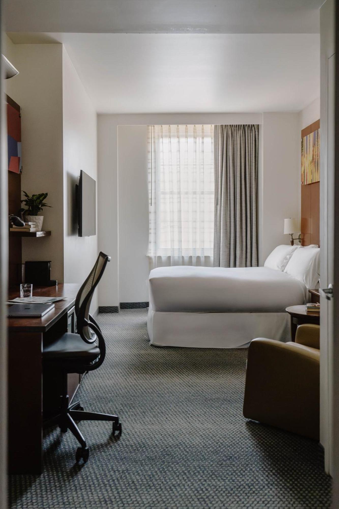 Standard Queen Room