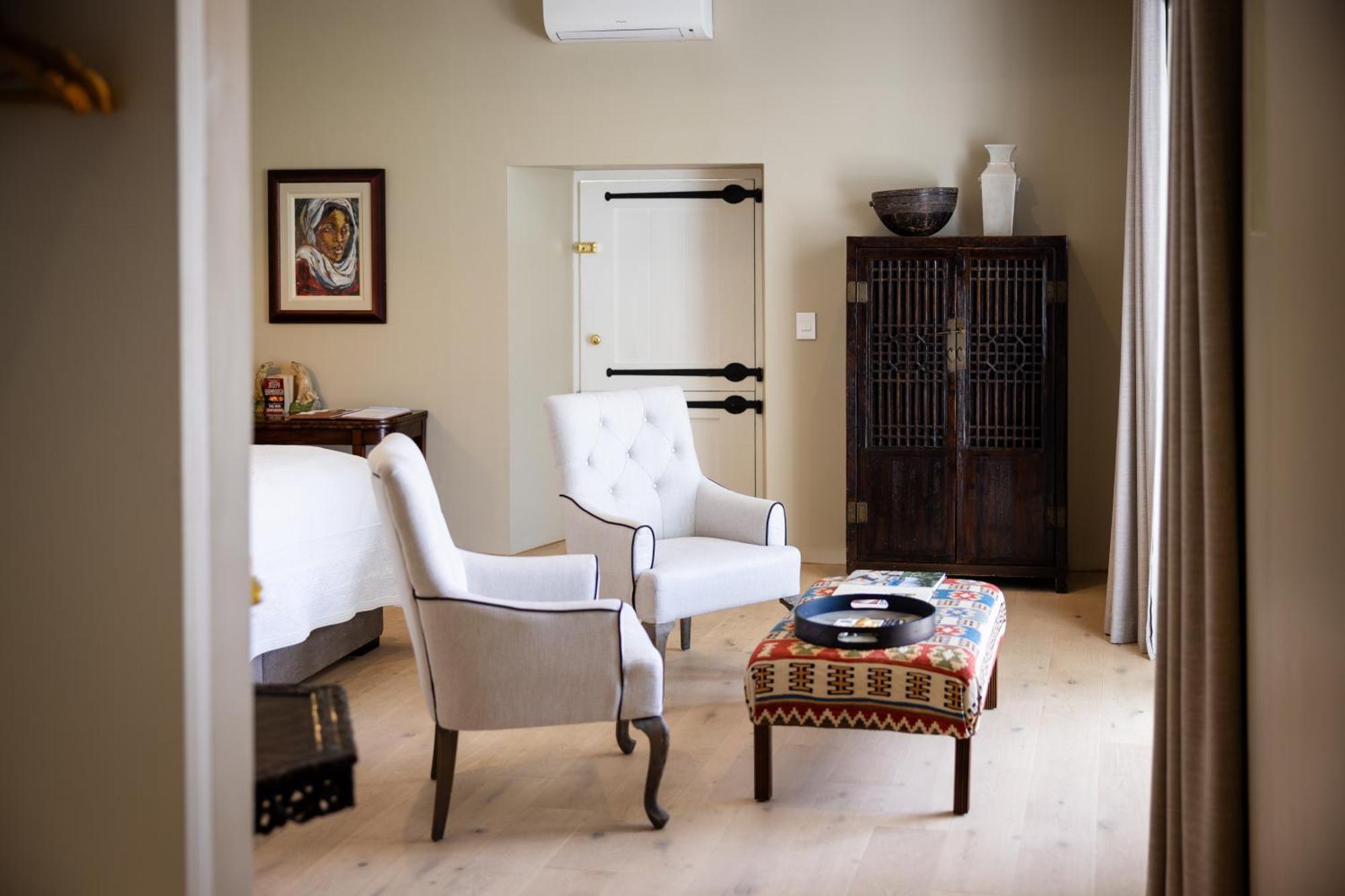 Deluxe Queen Suite